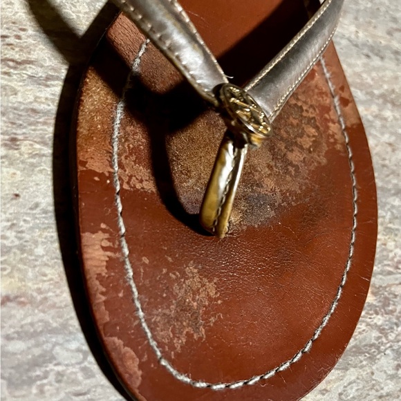 Tory Burch gold thong sandals - Picture 6 of 16